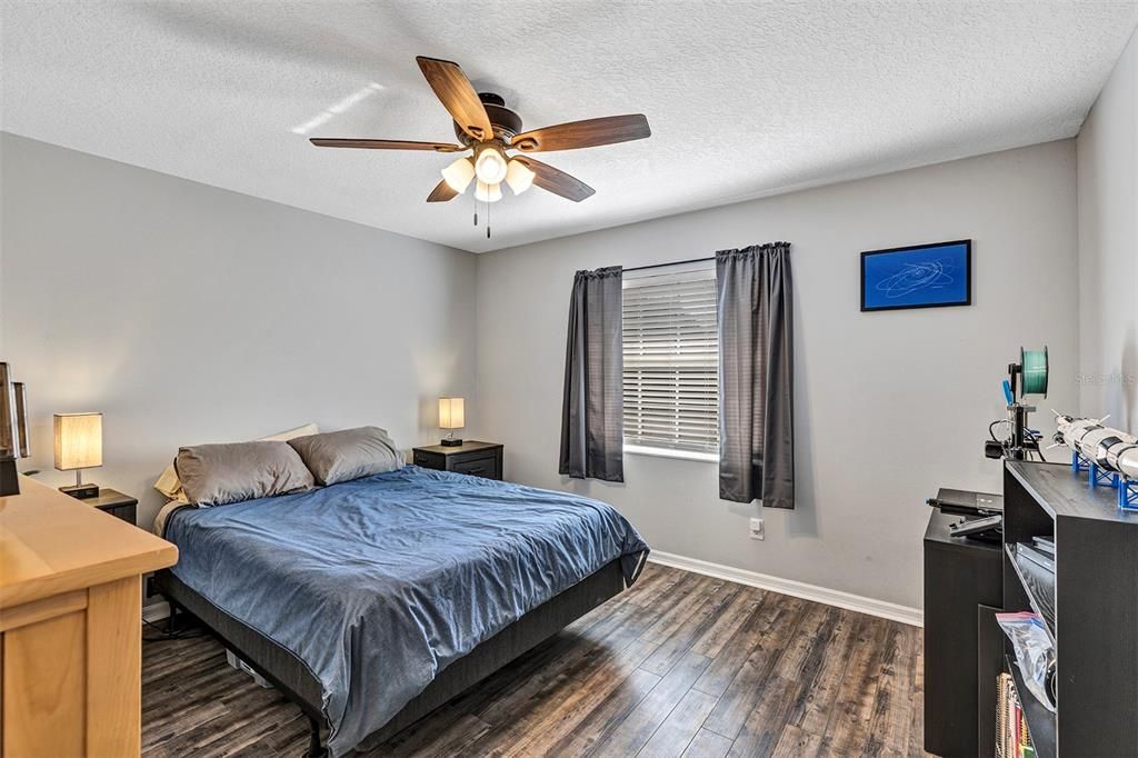 For Sale: $160,000 (1 beds, 1 baths, 763 Square Feet)