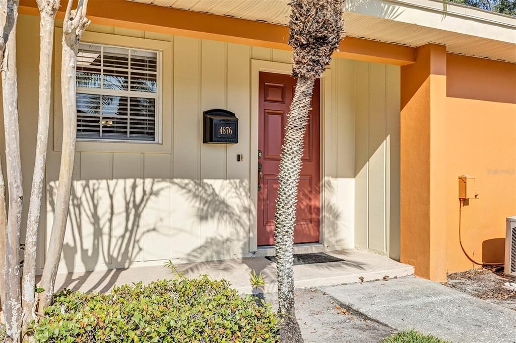 For Sale: $160,000 (1 beds, 1 baths, 763 Square Feet)