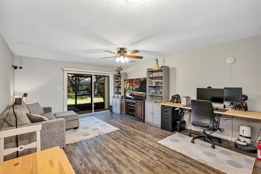 For Sale: $160,000 (1 beds, 1 baths, 763 Square Feet)