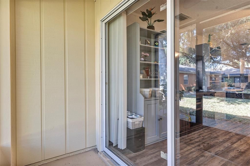 For Sale: $160,000 (1 beds, 1 baths, 763 Square Feet)