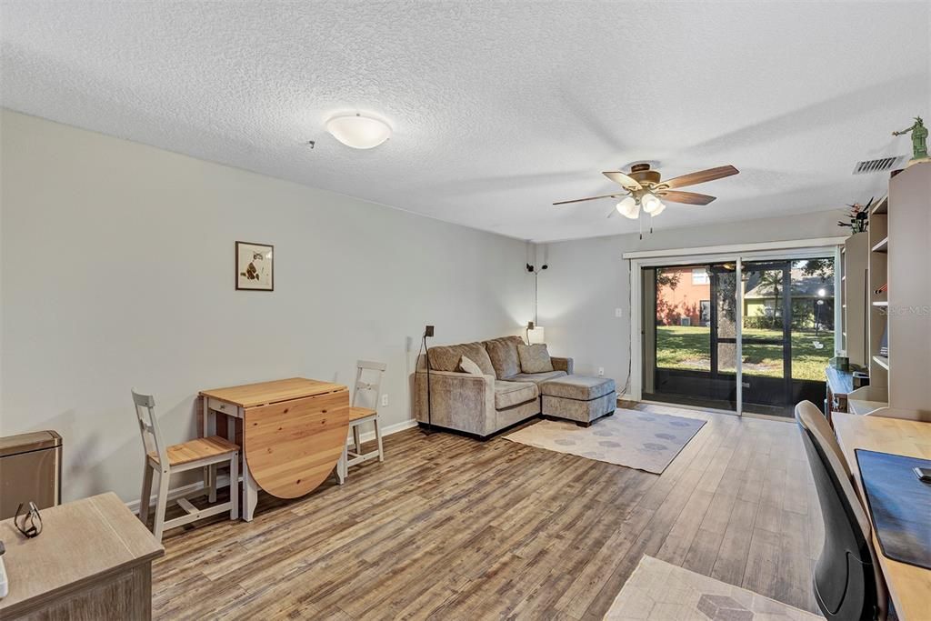 For Sale: $160,000 (1 beds, 1 baths, 763 Square Feet)