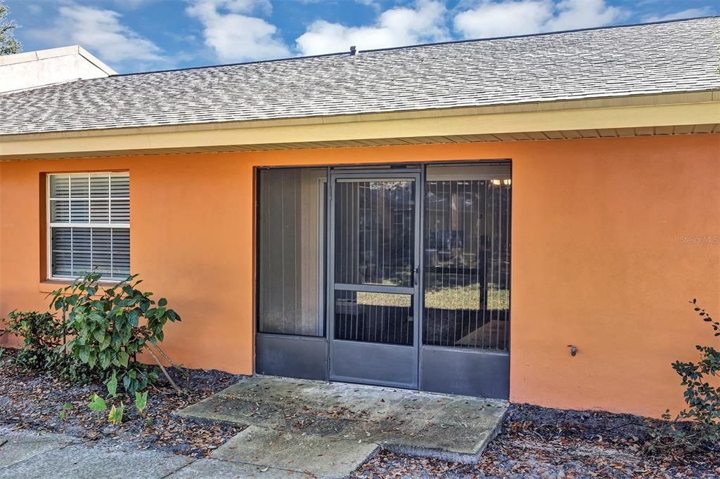 For Sale: $160,000 (1 beds, 1 baths, 763 Square Feet)