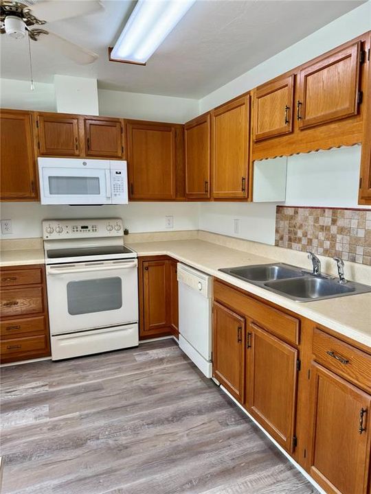 出租: $1,675 (2 贝兹, 2 浴室, 1163 平方英尺)