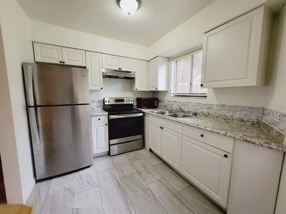 出租: $1,700 (2 贝兹, 2 浴室, 938 平方英尺)