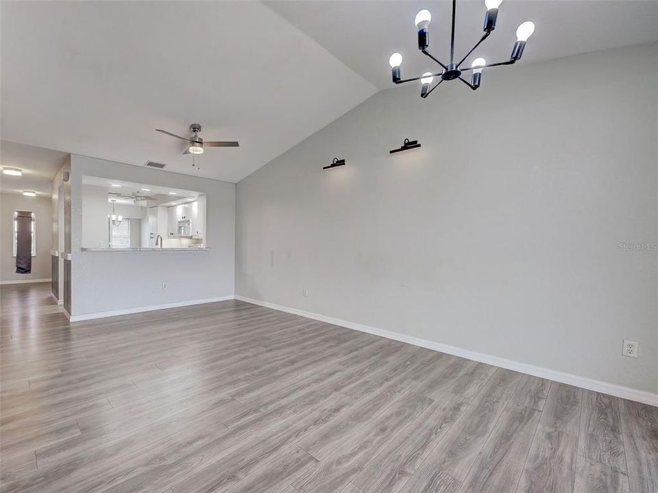 待售: $219,000 (2 贝兹, 2 浴室, 1168 平方英尺)