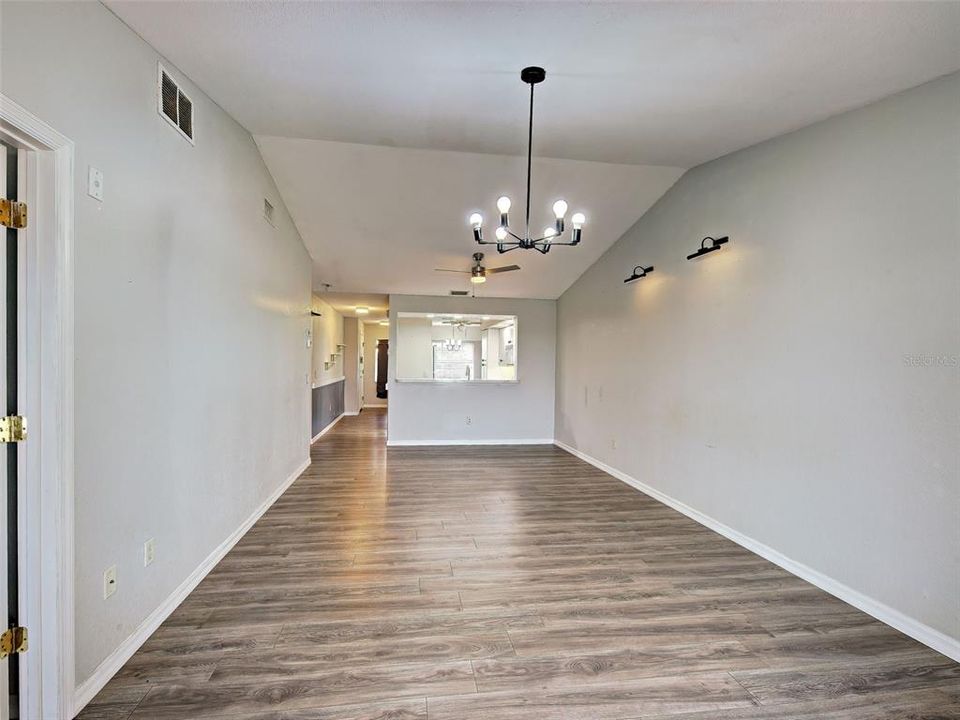 待售: $219,000 (2 贝兹, 2 浴室, 1168 平方英尺)