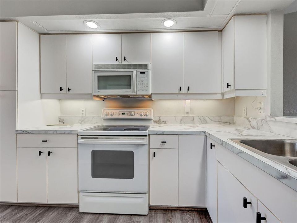 待售: $219,000 (2 贝兹, 2 浴室, 1168 平方英尺)