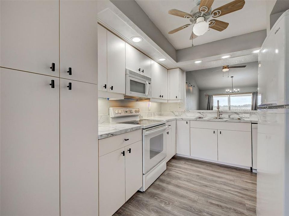 待售: $219,000 (2 贝兹, 2 浴室, 1168 平方英尺)