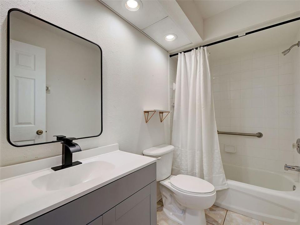 待售: $219,000 (2 贝兹, 2 浴室, 1168 平方英尺)