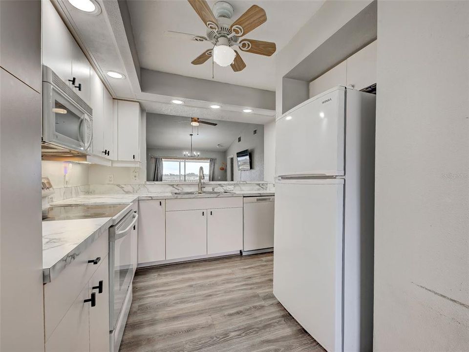 待售: $219,000 (2 贝兹, 2 浴室, 1168 平方英尺)