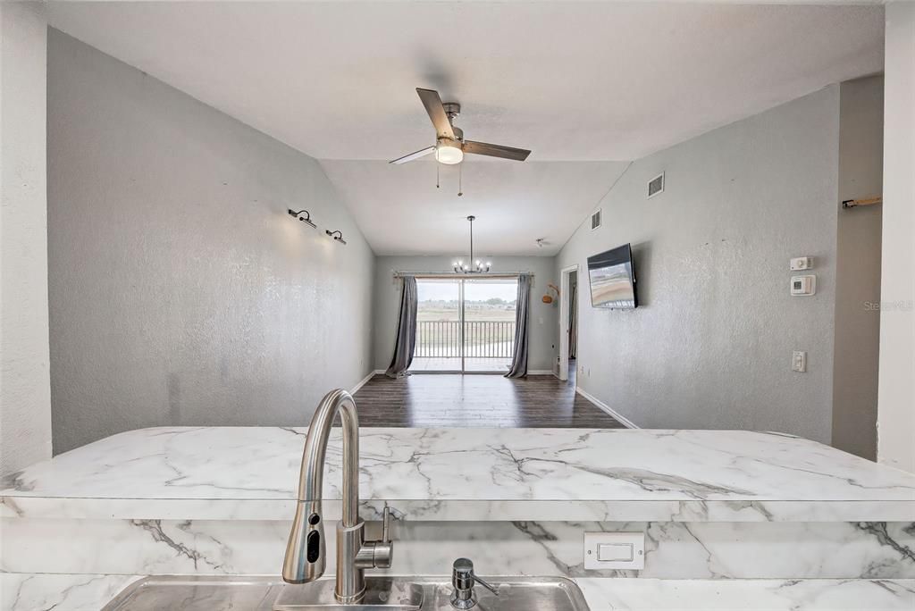 待售: $219,000 (2 贝兹, 2 浴室, 1168 平方英尺)