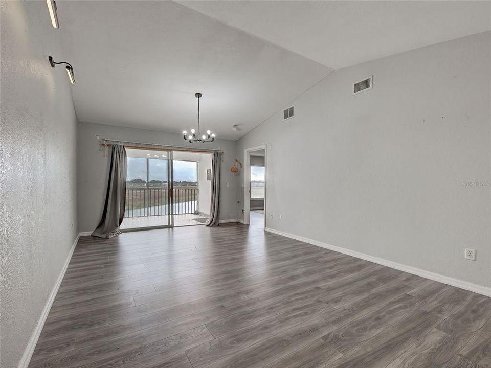 待售: $219,000 (2 贝兹, 2 浴室, 1168 平方英尺)