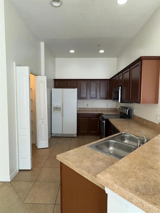 For Sale: $231,900 (2 beds, 2 baths, 1200 Square Feet)
