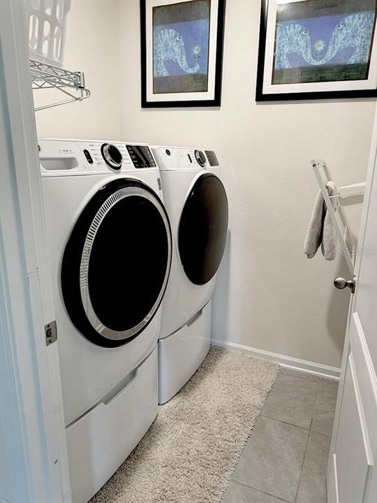 待售: $380,000 (4 贝兹, 2 浴室, 1862 平方英尺)