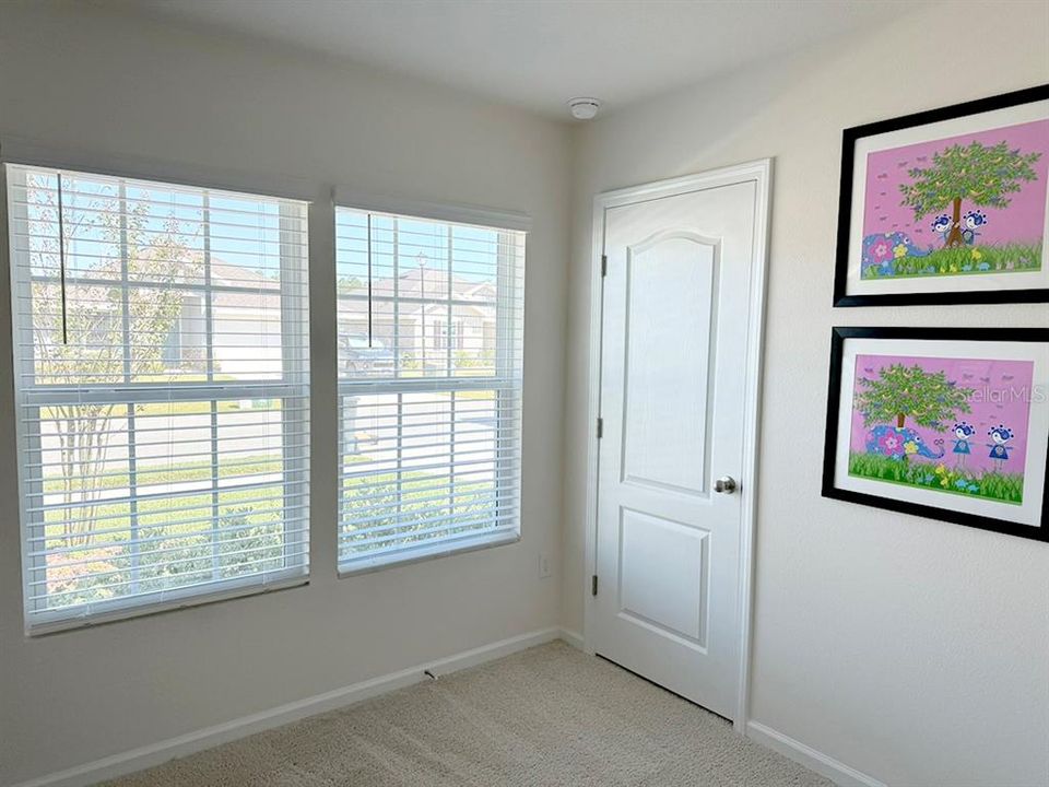 待售: $380,000 (4 贝兹, 2 浴室, 1862 平方英尺)