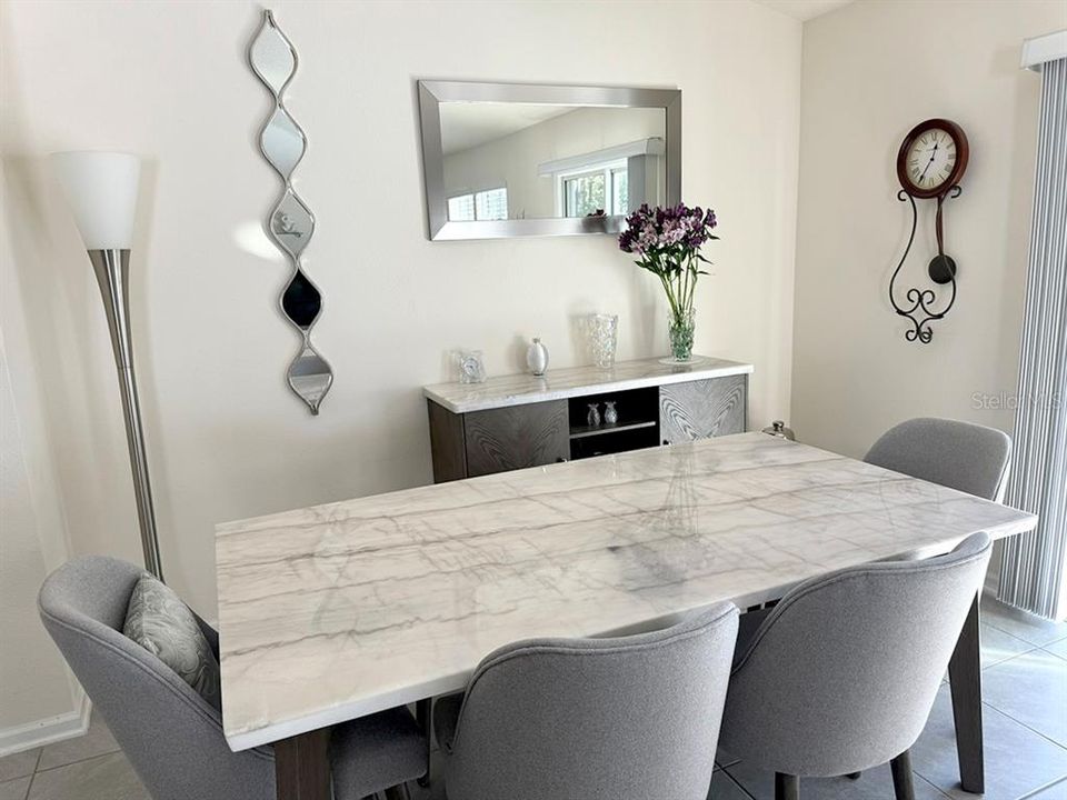 待售: $380,000 (4 贝兹, 2 浴室, 1862 平方英尺)