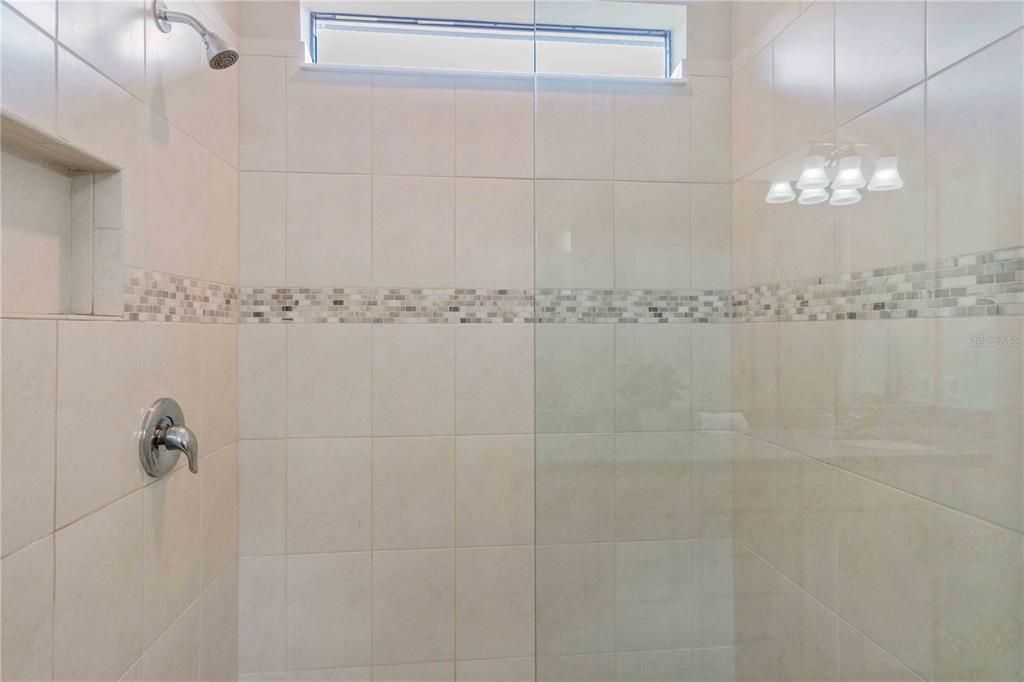 待售: $377,000 (2 贝兹, 2 浴室, 1669 平方英尺)