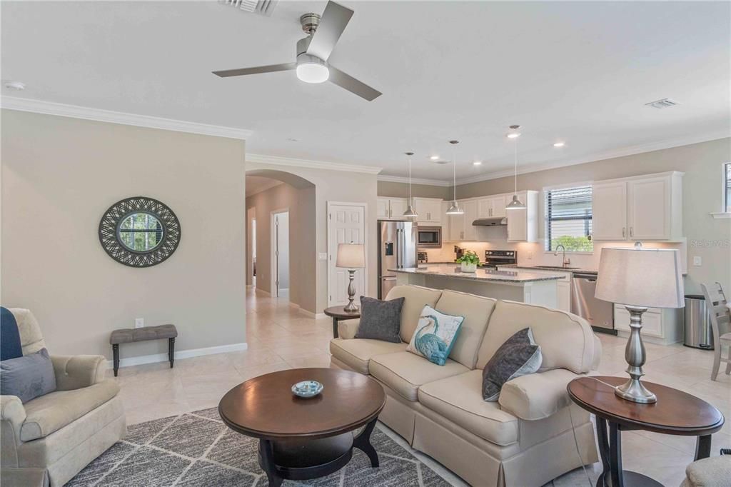 待售: $377,000 (2 贝兹, 2 浴室, 1669 平方英尺)