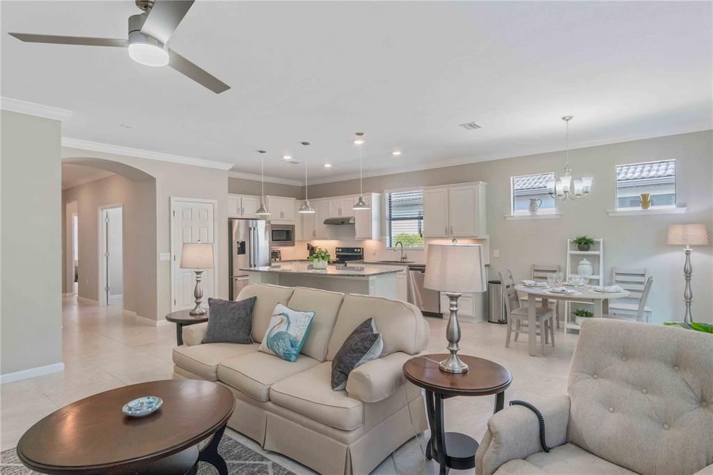 待售: $377,000 (2 贝兹, 2 浴室, 1669 平方英尺)