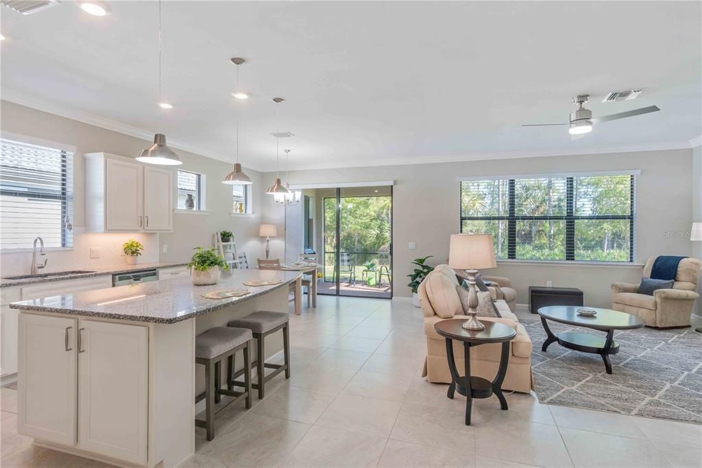 待售: $377,000 (2 贝兹, 2 浴室, 1669 平方英尺)