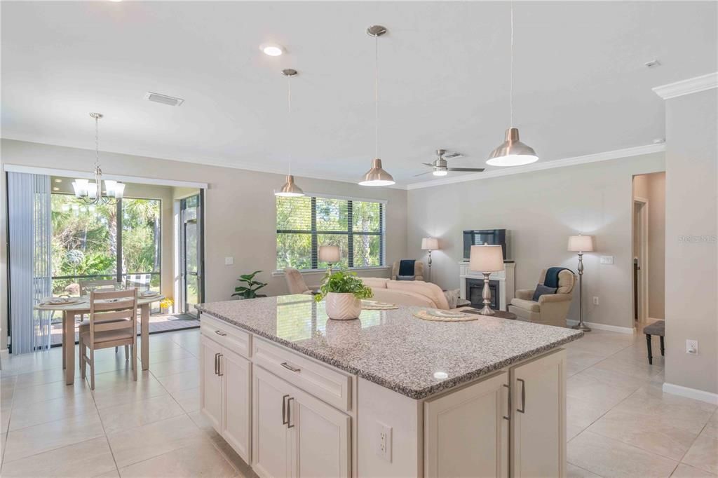 待售: $377,000 (2 贝兹, 2 浴室, 1669 平方英尺)