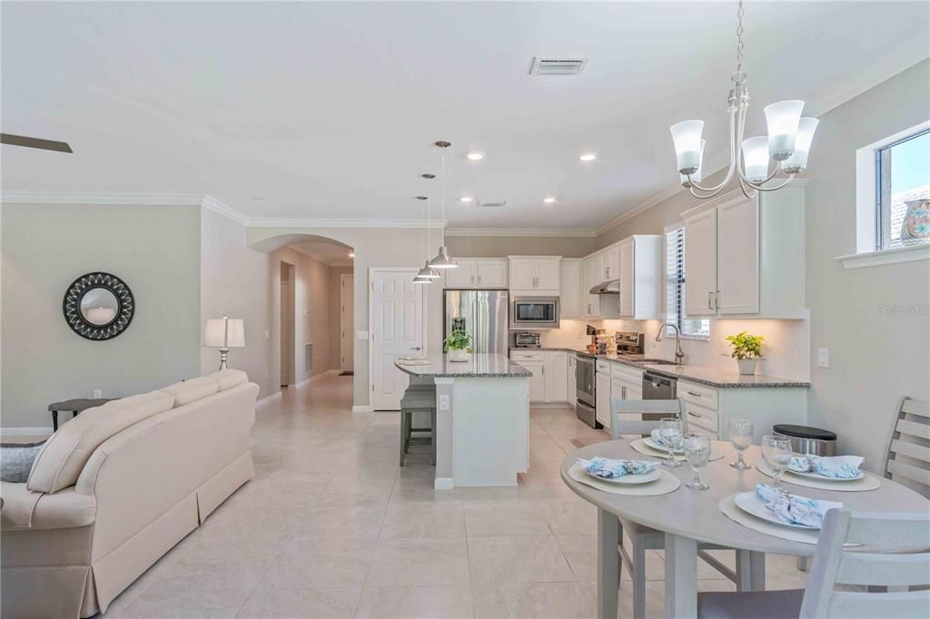 待售: $377,000 (2 贝兹, 2 浴室, 1669 平方英尺)