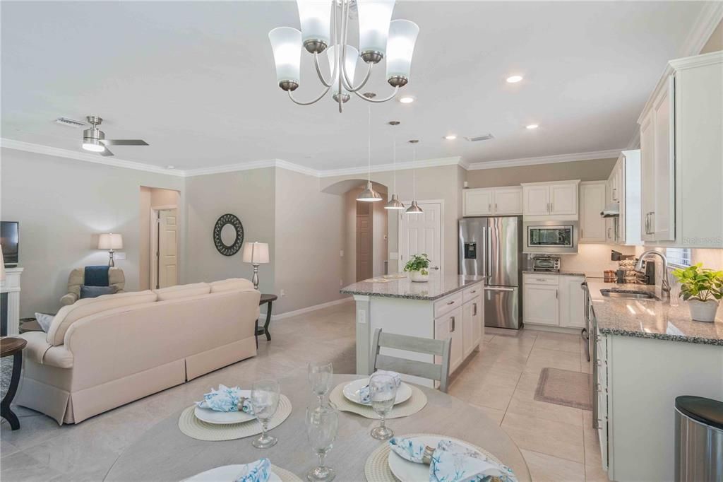 待售: $377,000 (2 贝兹, 2 浴室, 1669 平方英尺)