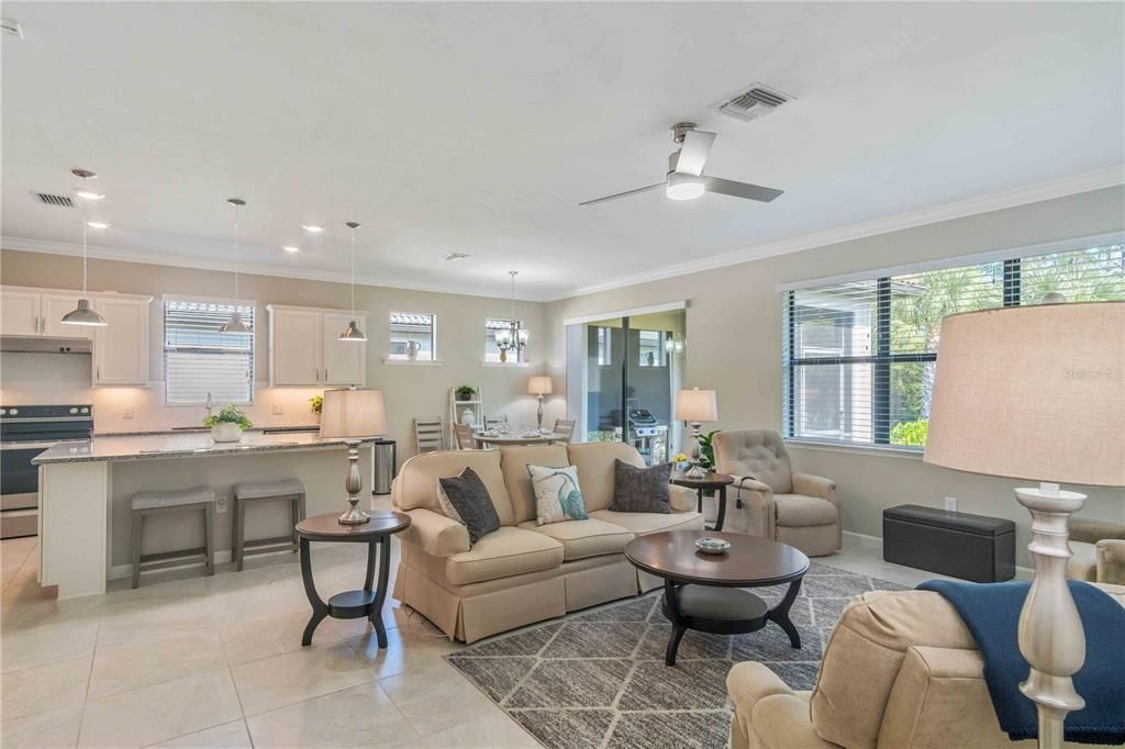 待售: $377,000 (2 贝兹, 2 浴室, 1669 平方英尺)