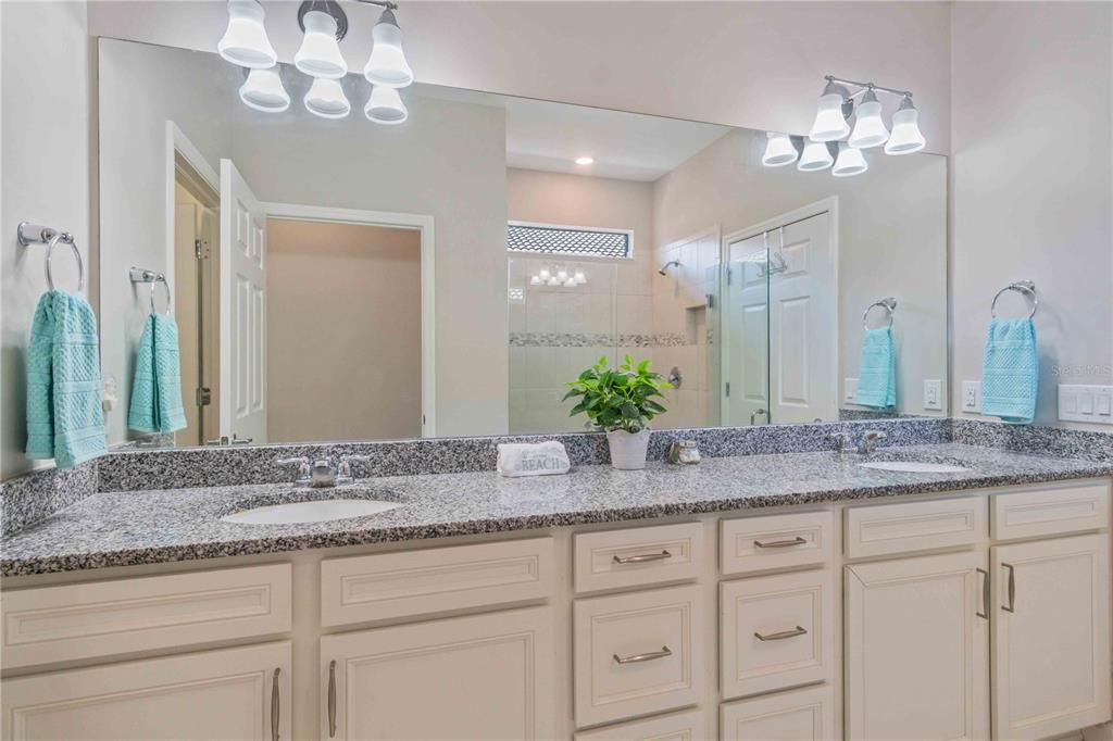 待售: $377,000 (2 贝兹, 2 浴室, 1669 平方英尺)