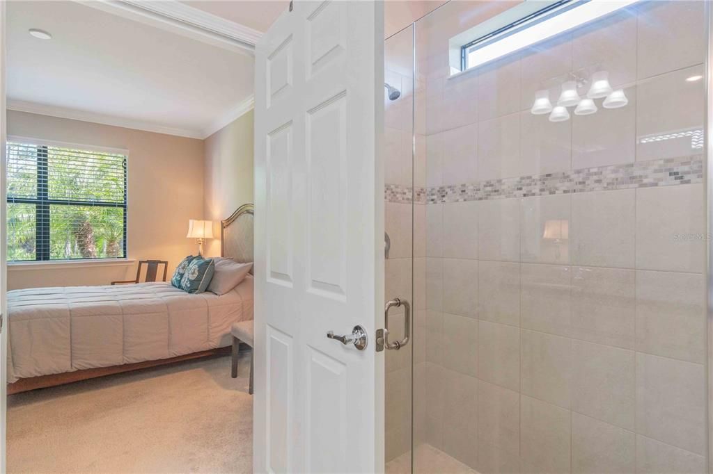 待售: $377,000 (2 贝兹, 2 浴室, 1669 平方英尺)