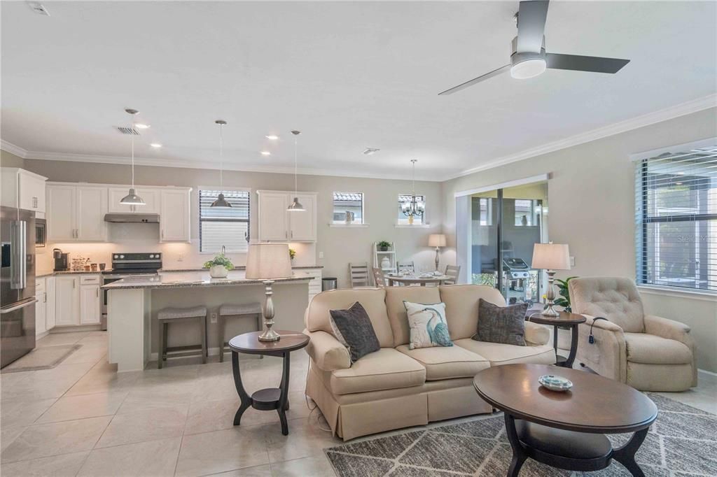 待售: $377,000 (2 贝兹, 2 浴室, 1669 平方英尺)