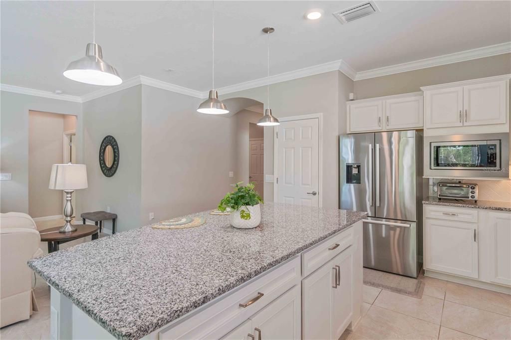 待售: $377,000 (2 贝兹, 2 浴室, 1669 平方英尺)