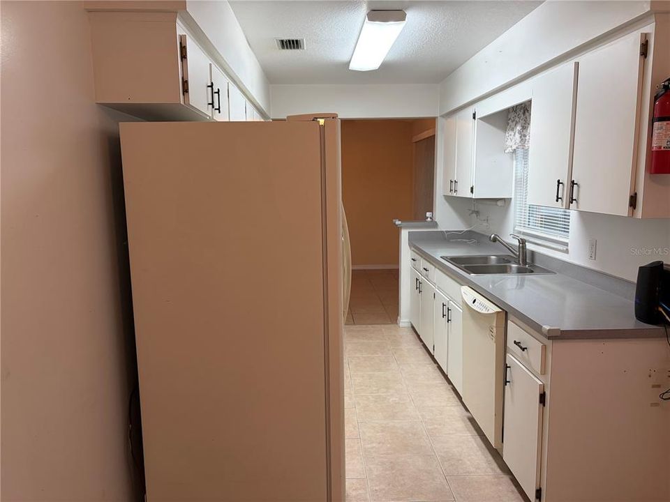 For Sale: $220,000 (3 beds, 2 baths, 1296 Square Feet)