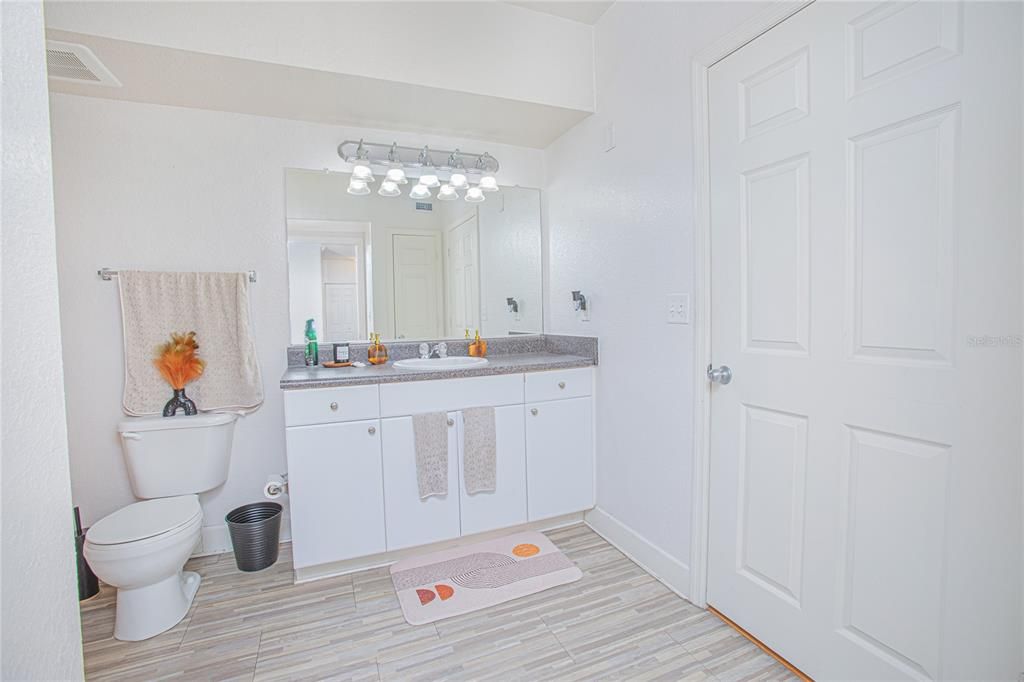 На продажу: $218,000 (2 спален, 2 ванн, 1223 Квадратных фут)