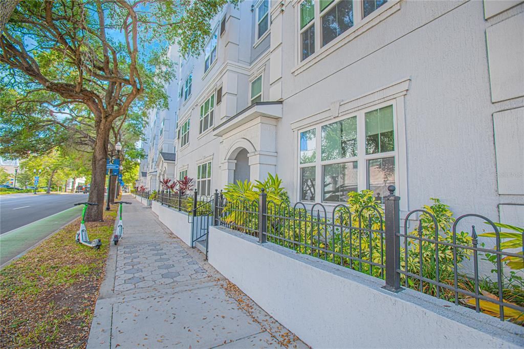 На продажу: $218,000 (2 спален, 2 ванн, 1223 Квадратных фут)