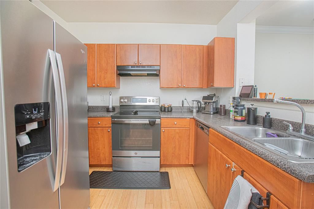 На продажу: $218,000 (2 спален, 2 ванн, 1223 Квадратных фут)