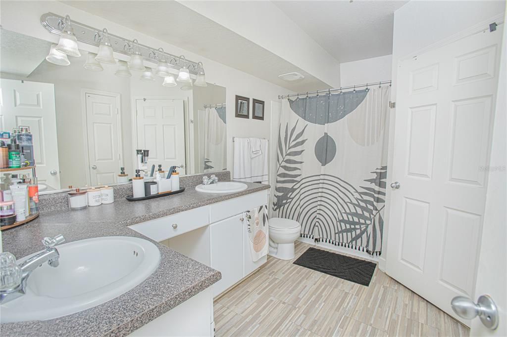 На продажу: $218,000 (2 спален, 2 ванн, 1223 Квадратных фут)