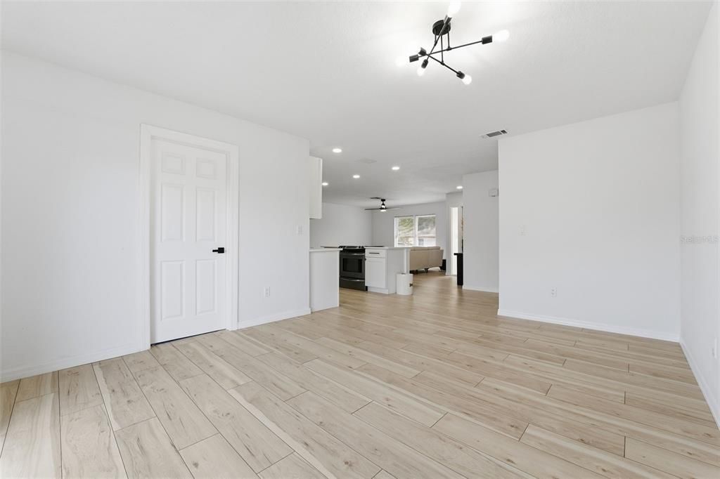 待售: $299,900 (3 贝兹, 2 浴室, 1530 平方英尺)