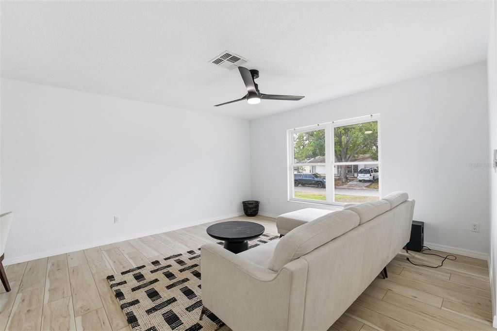 待售: $299,900 (3 贝兹, 2 浴室, 1530 平方英尺)