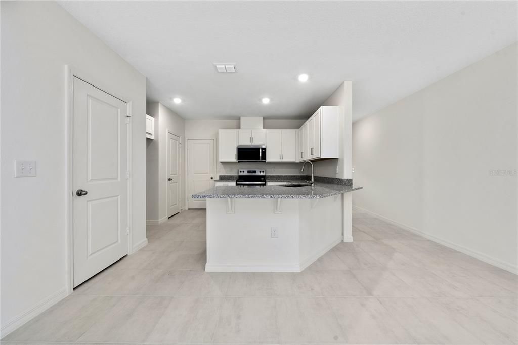 出租: $2,250 (3 贝兹, 2 浴室, 1557 平方英尺)