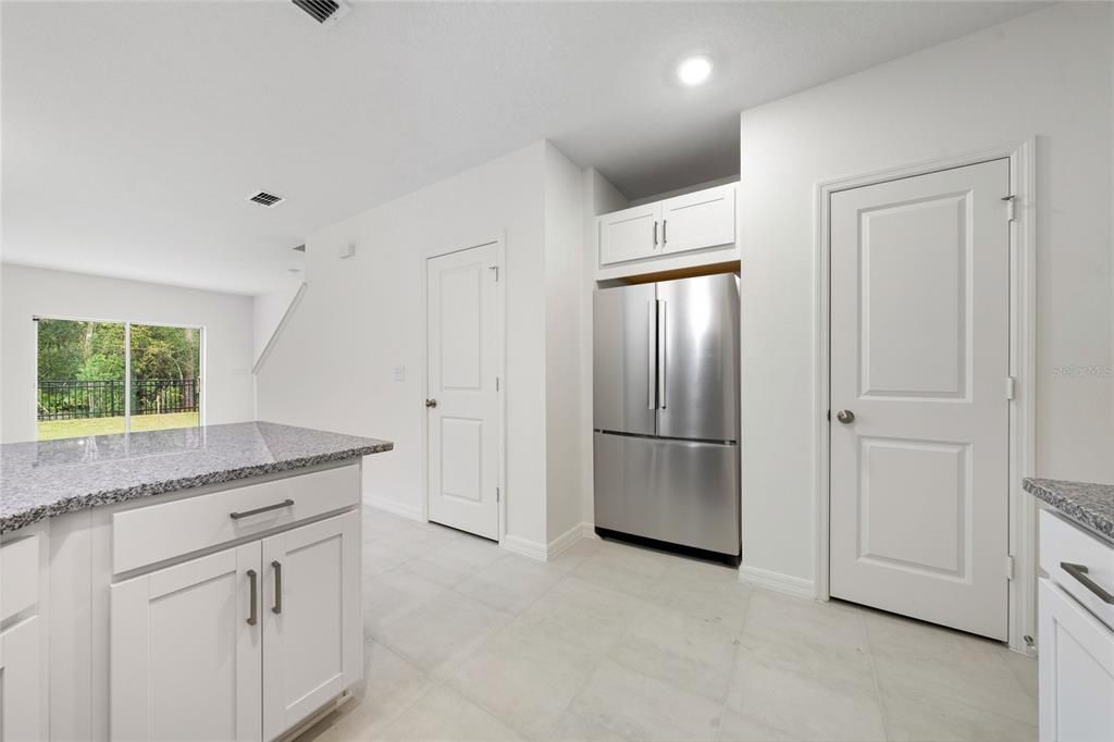 出租: $2,250 (3 贝兹, 2 浴室, 1557 平方英尺)