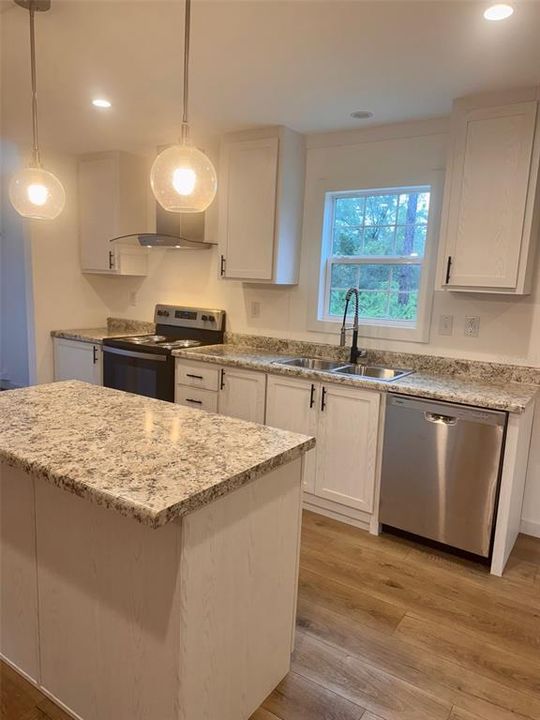 For Sale: $319,000 (2 beds, 2 baths, 1026 Square Feet)