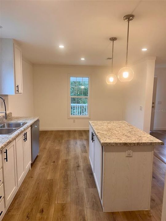 For Sale: $319,000 (2 beds, 2 baths, 1026 Square Feet)