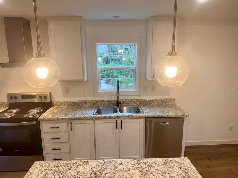 For Sale: $319,000 (2 beds, 2 baths, 1026 Square Feet)