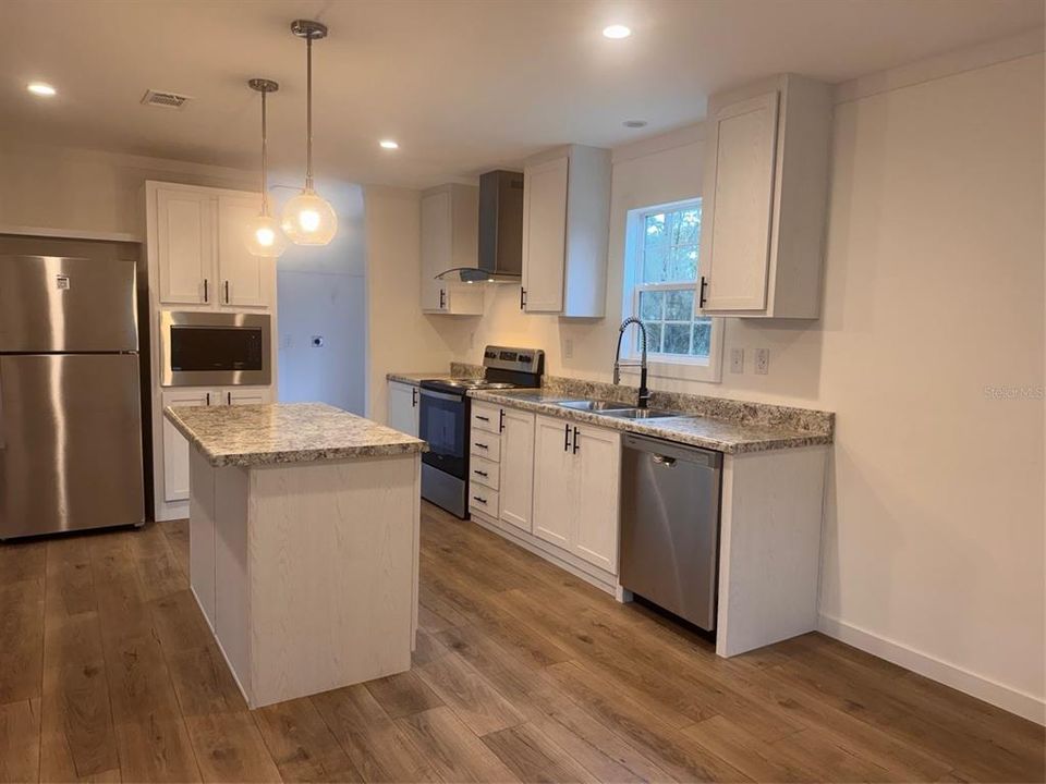 For Sale: $319,000 (2 beds, 2 baths, 1026 Square Feet)