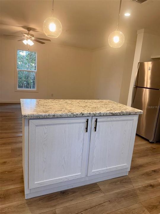 For Sale: $319,000 (2 beds, 2 baths, 1026 Square Feet)