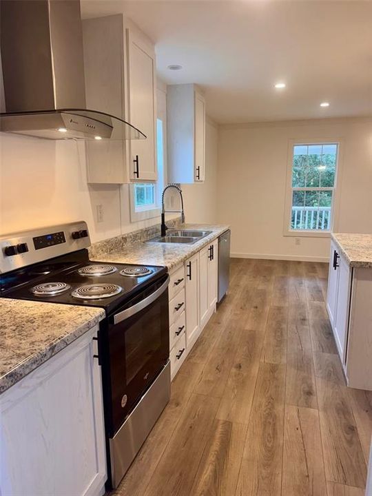 For Sale: $319,000 (2 beds, 2 baths, 1026 Square Feet)