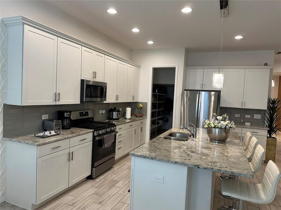 待售: $863,990 (5 贝兹, 4 浴室, 3187 平方英尺)