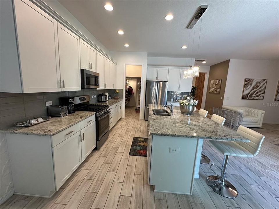 待售: $863,990 (5 贝兹, 4 浴室, 3187 平方英尺)