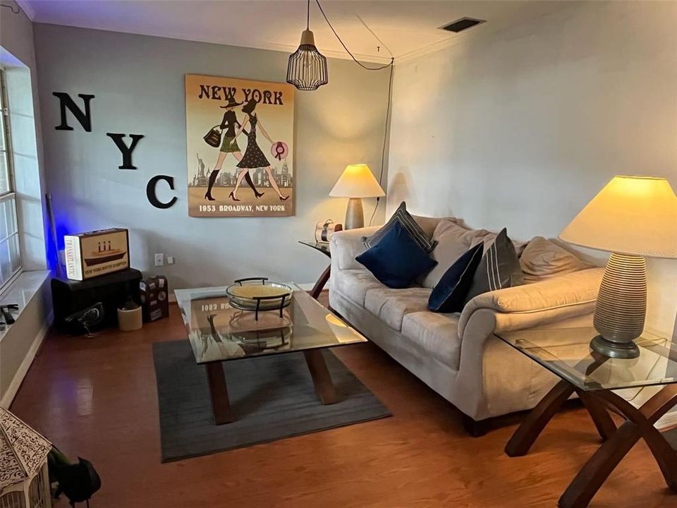 待售: $330,000 (2 贝兹, 2 浴室, 2011 平方英尺)